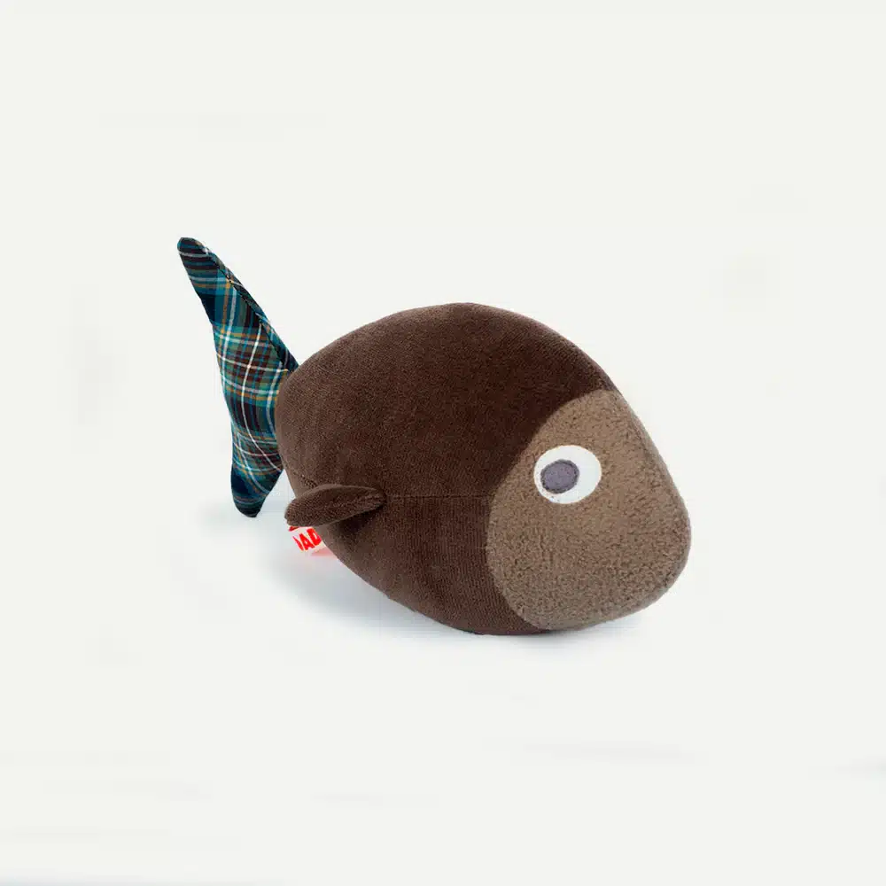 Peluche naissance Charles le poisson ADADA, forme facile à attraper