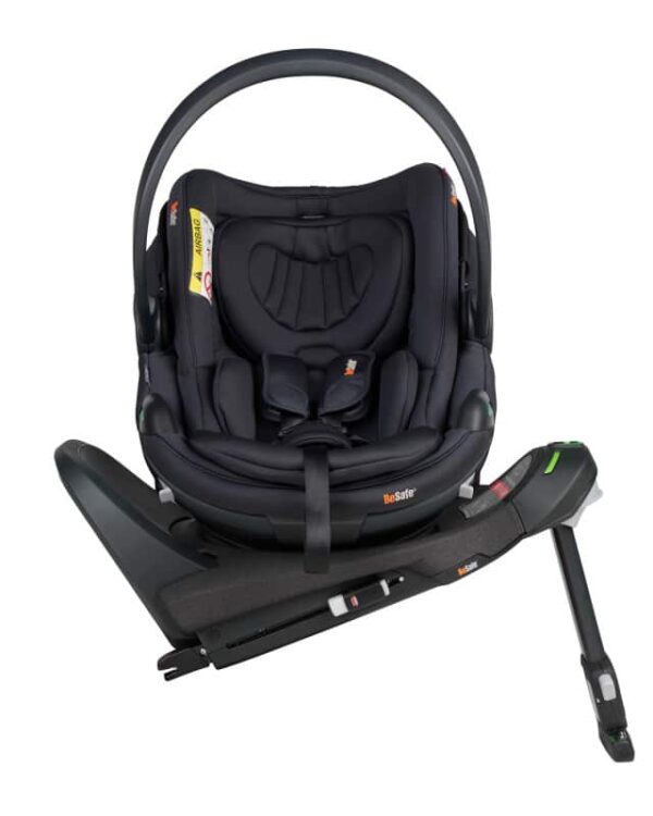 Siège auto bébé BeSafe Go Beyond² Black sur base Isofix, vue de face