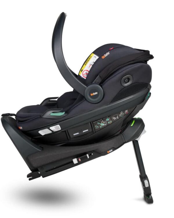 Siège auto BeSafe Go Beyond² Black profil sur base Isofix, position inclinée