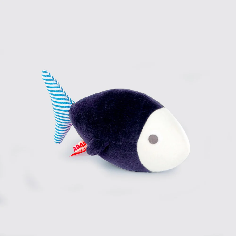 Peluche naissance Elliot le poisson ADADA, forme facile à attraper