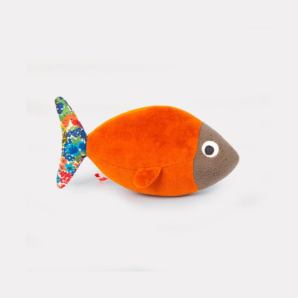 Peluche naissance Louisette le poisson ADADA, forme facile à attraper