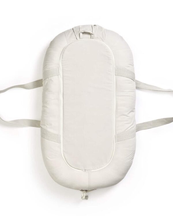 Dessous du couffin portable Elodie Details Vanilla White avec sangles de transport