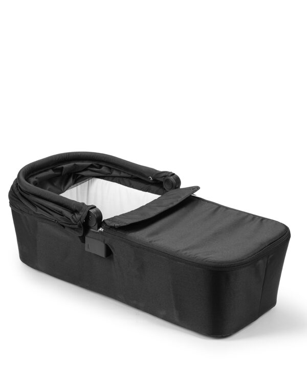 Nacelle Elodie MONDO Black ouverte avec matelas visible à l’intérieur