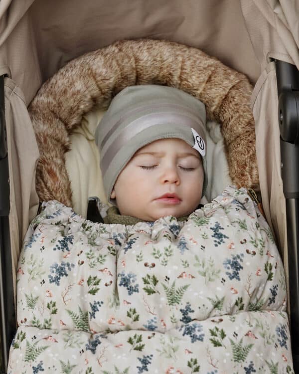 Bébé au chaud dans la chancelière Fairytale Forest