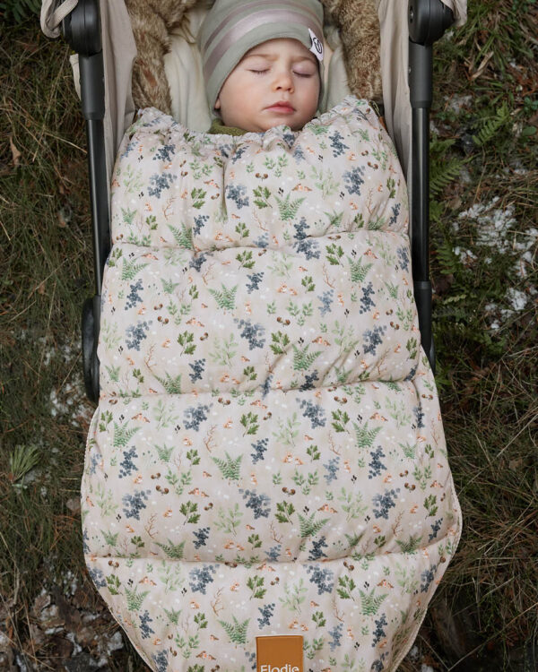 Chancelière Fairytale Forest en promenade, bébé bien au chaud