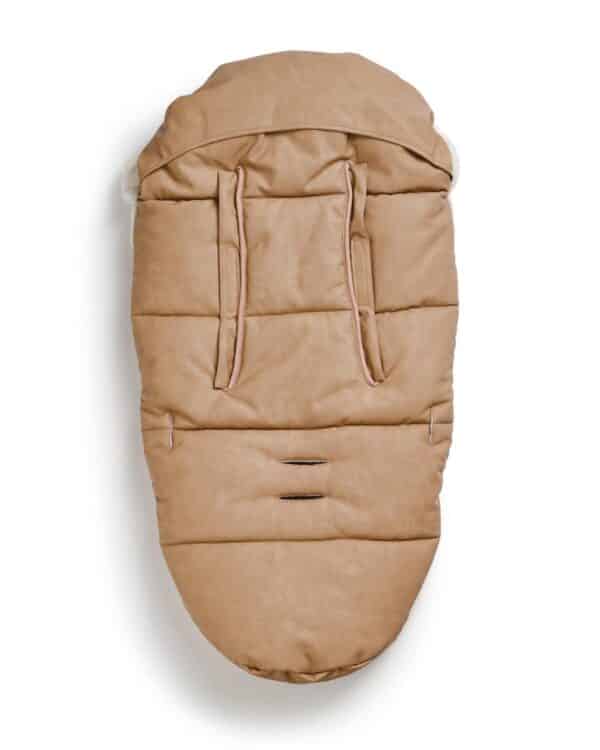 Chancelière Elodie Details Aviator Brown, vue arrière avec ouvertures pour harnais poussette