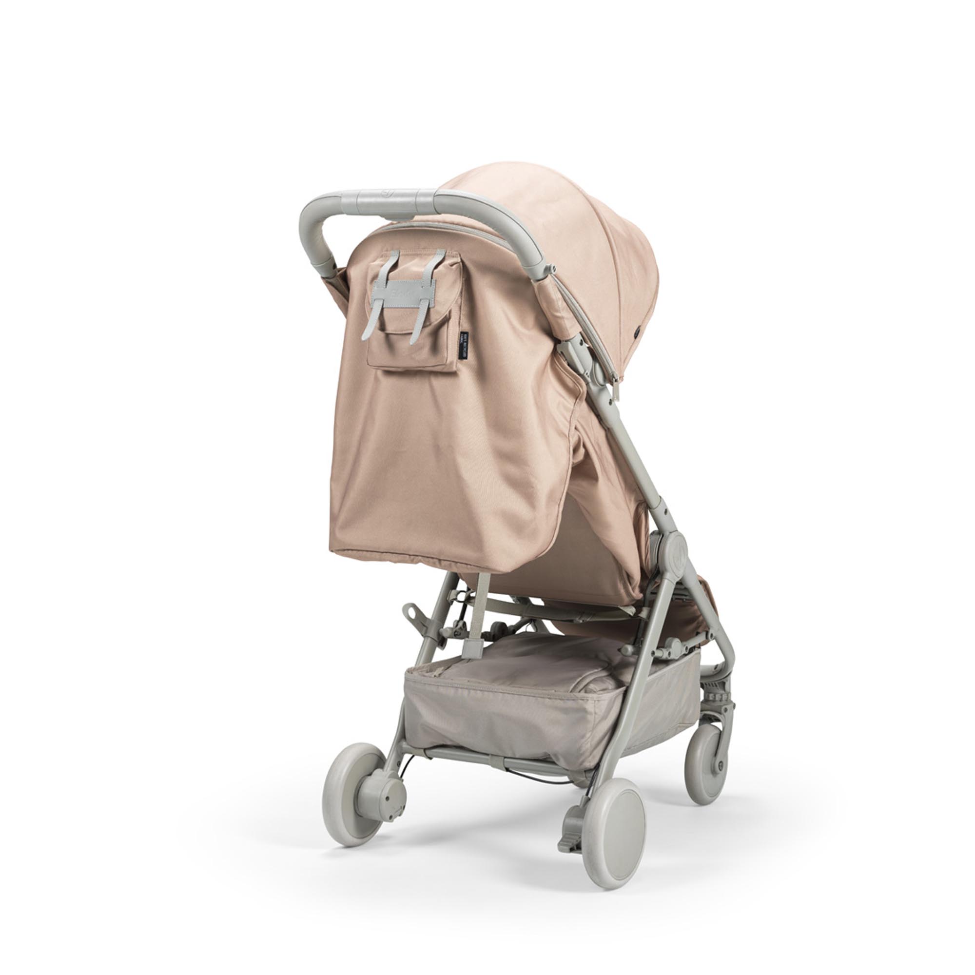 Poussette Elodie MONDO Blushing Pink vue de dos avec panier de rangement et pochette