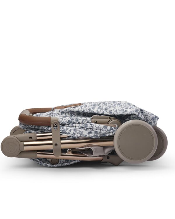 Poussette compacte Elodie MONDO Garden Leo entièrement pliée en format bagage cabine