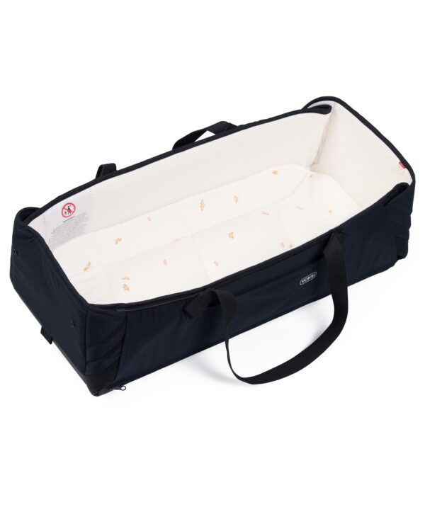 Couffin de portage bébé Voksi Carry Me Black/Cream ouvert, intérieur mesh 3D respirant et matelas en coton biologique