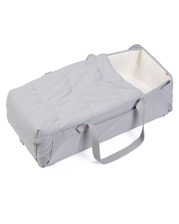 Voksi Carry Me Grey/Cream avec couverture zippée, couffin portable bébé avec protection vent et déperlant