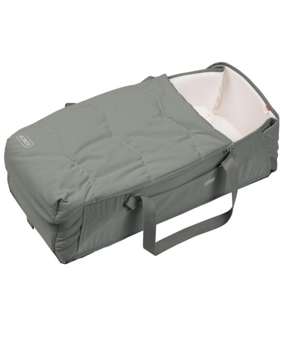 Couffin nomade Voksi Carry Me vert meadow et crème avec housse zippée coupe-vent et déperlante.