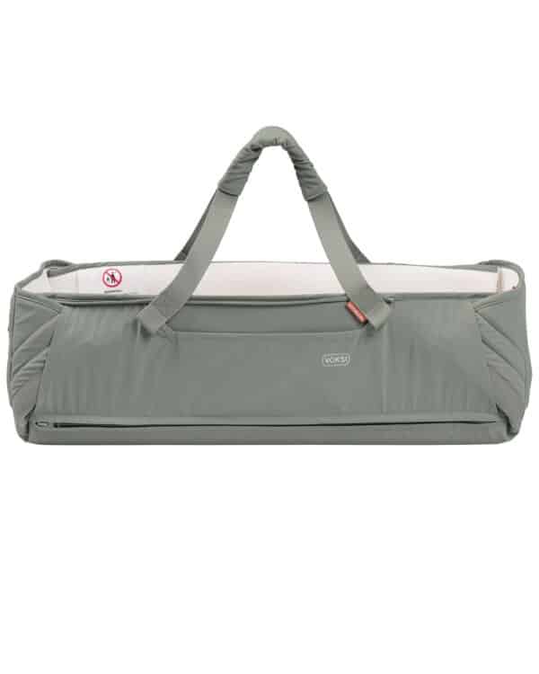 Voksi Carry Me vert meadow et crème, couffin bébé nomade avec poignées de transport, design nordique.