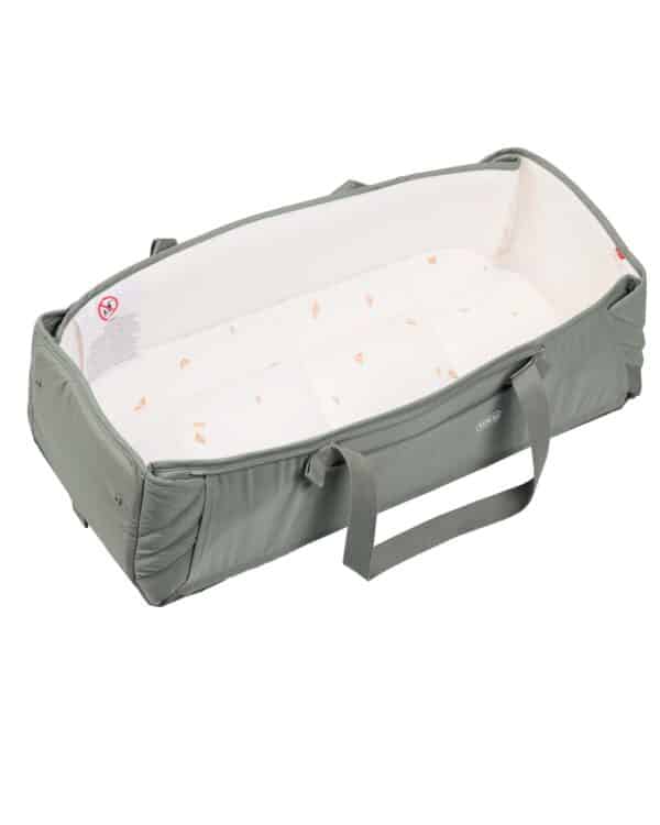 Couffin nomade Voksi Carry Me vert meadow et crème, intérieur mesh 3D respirant, matelas coton bio.