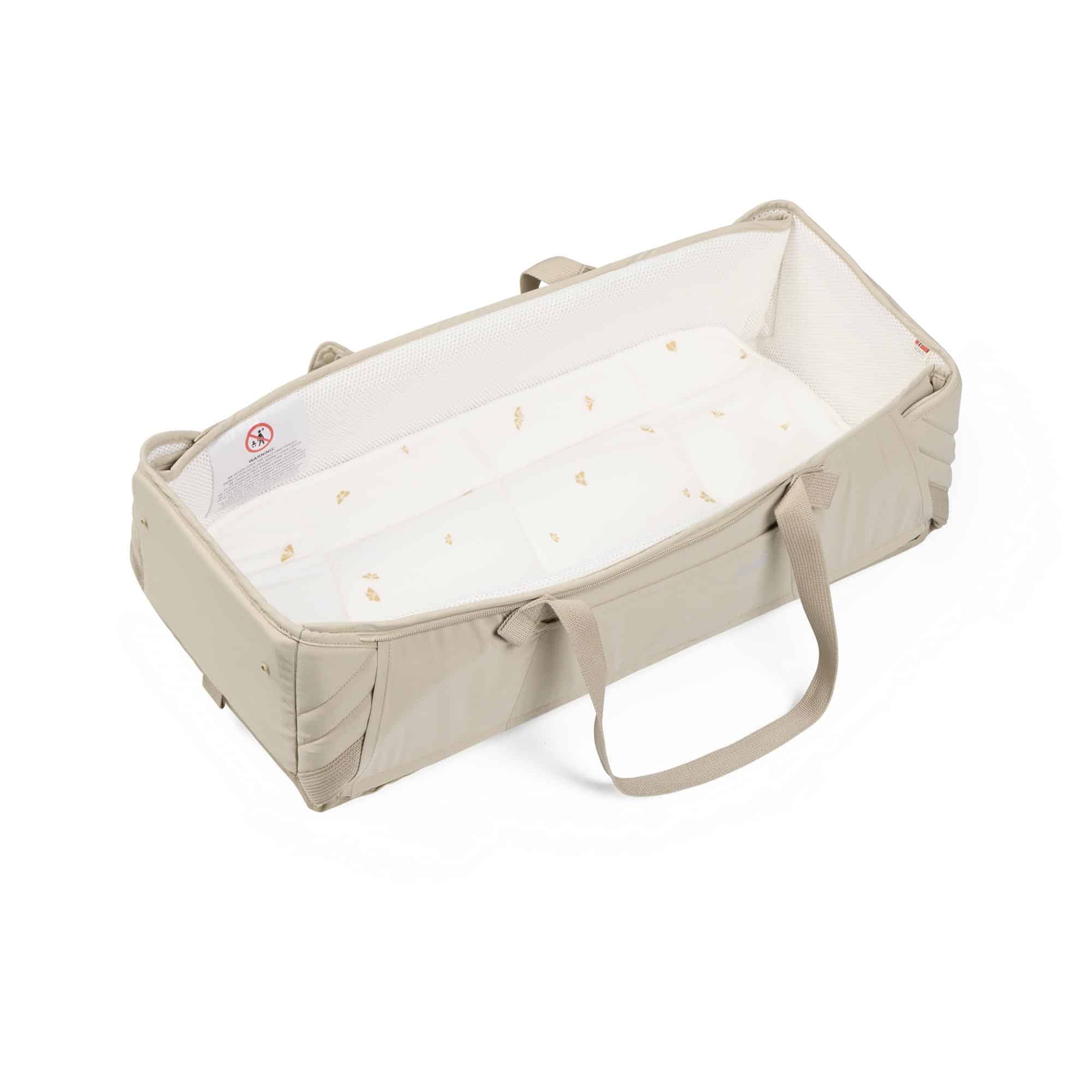 Nacelle Voksi Carry Me ouverte, coloris Seashellsand Cream, vue intérieure