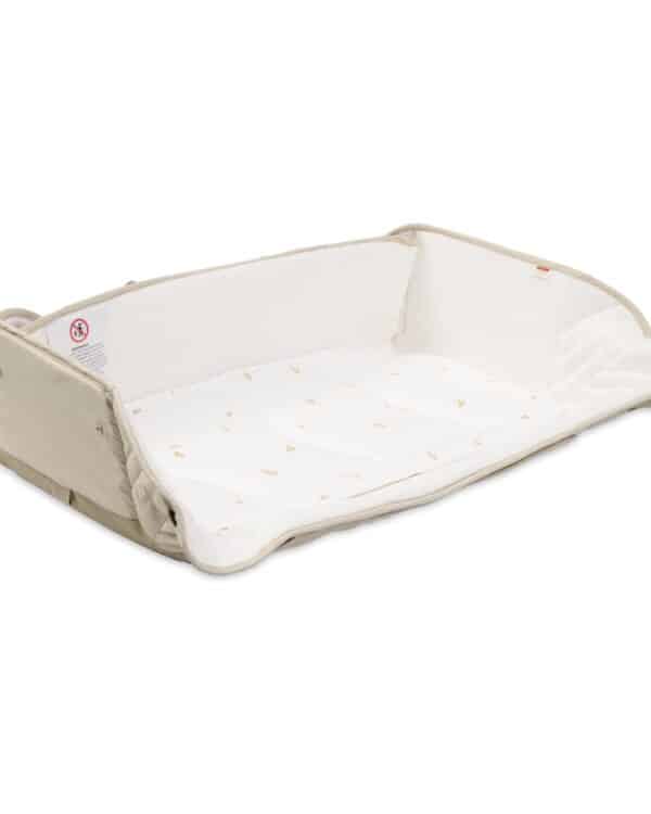 Voksi Carry Me Seashellsand Cream entièrement déplié en mode tapis