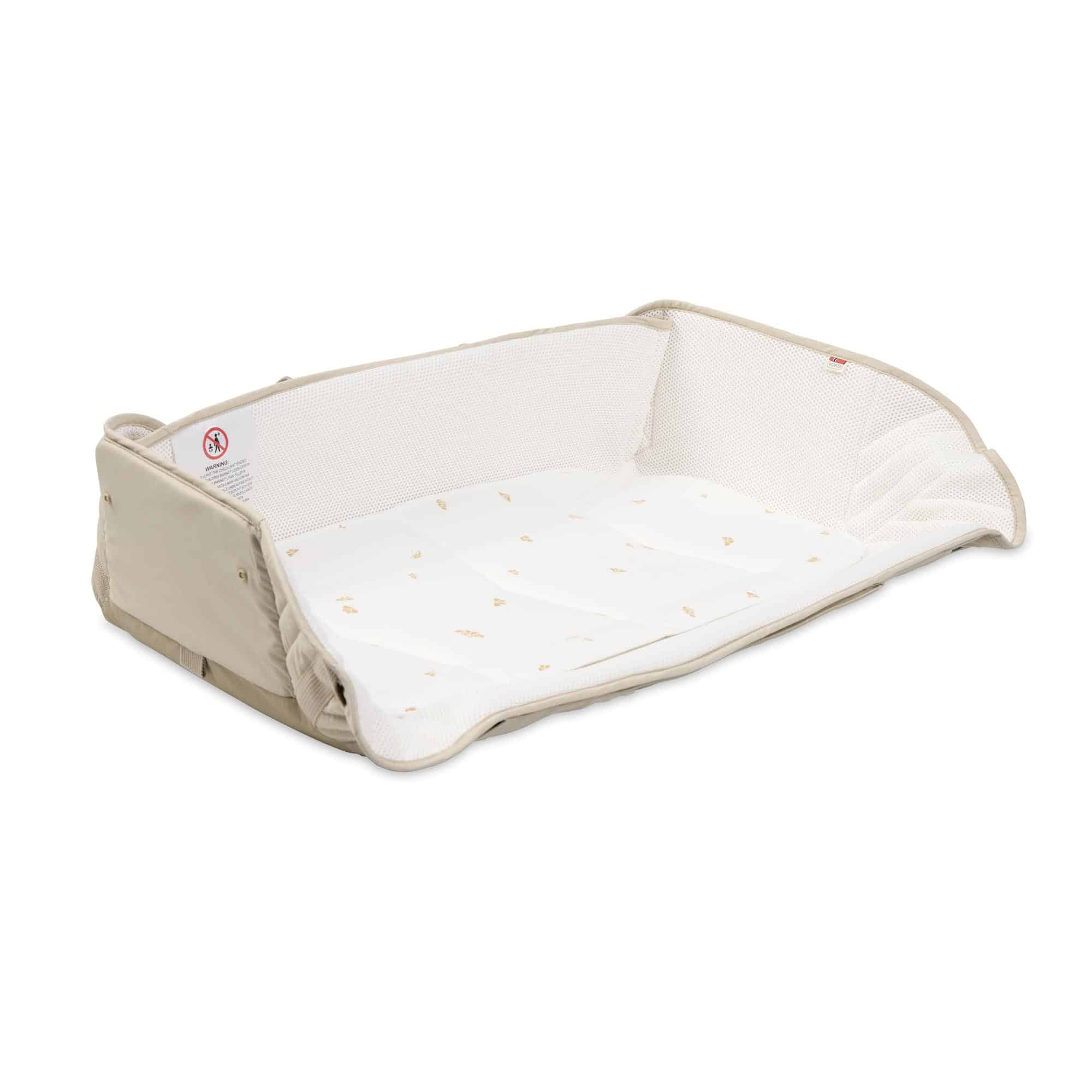 Voksi Carry Me Seashellsand Cream entièrement déplié en mode tapis