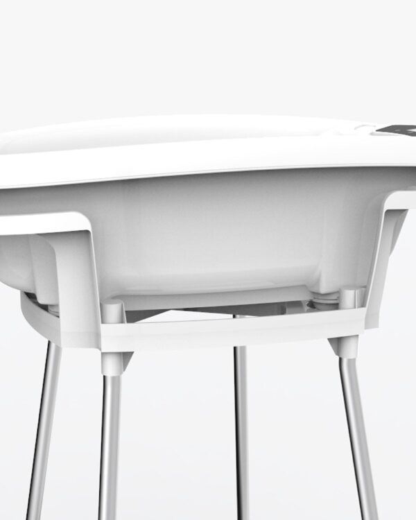 Baignoire bébé Aquascale Baby Patent installée sur son support de bain