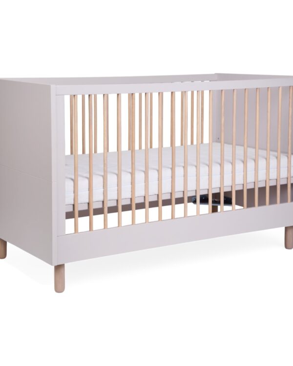 Lit bébé Childhome Cosy Clay avec matelas et sommier en position moyenne