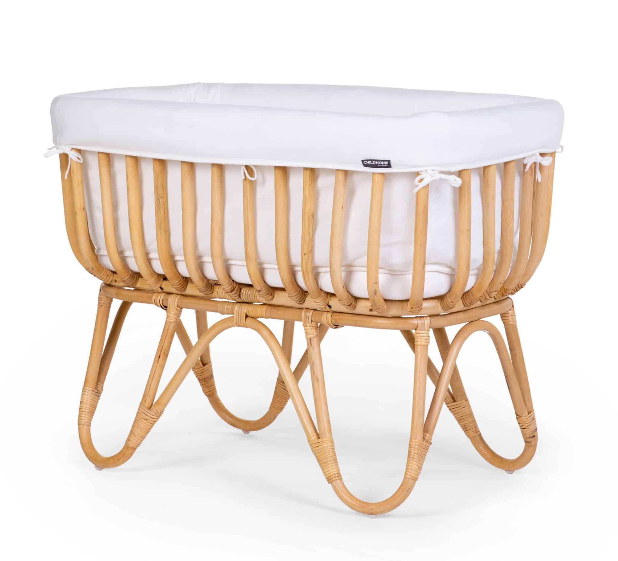 Berceau en rotin Childhome avec housse blanche et structure en rotin naturel