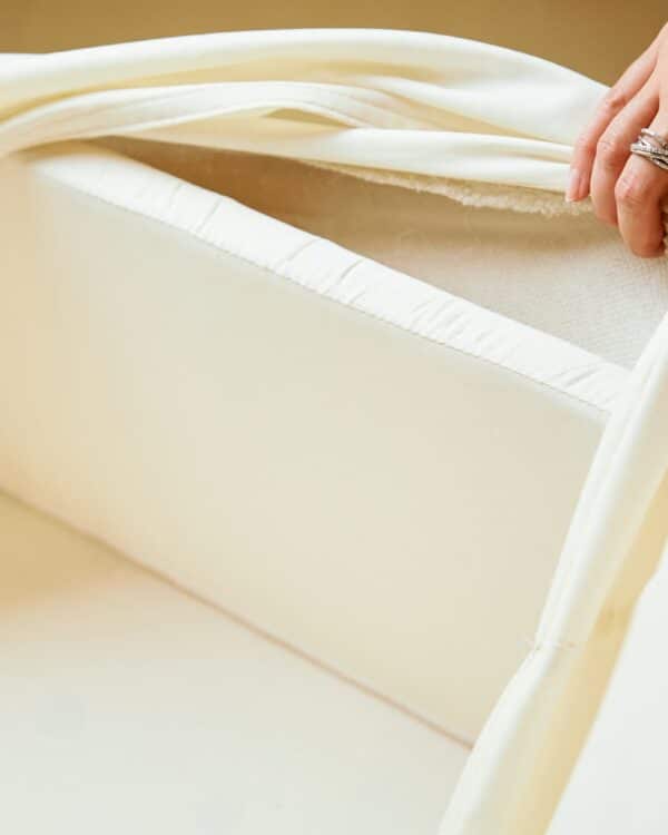 Détail de la housse amovible du berceau 2 en 1 évolutif Childhome Teddy Off White