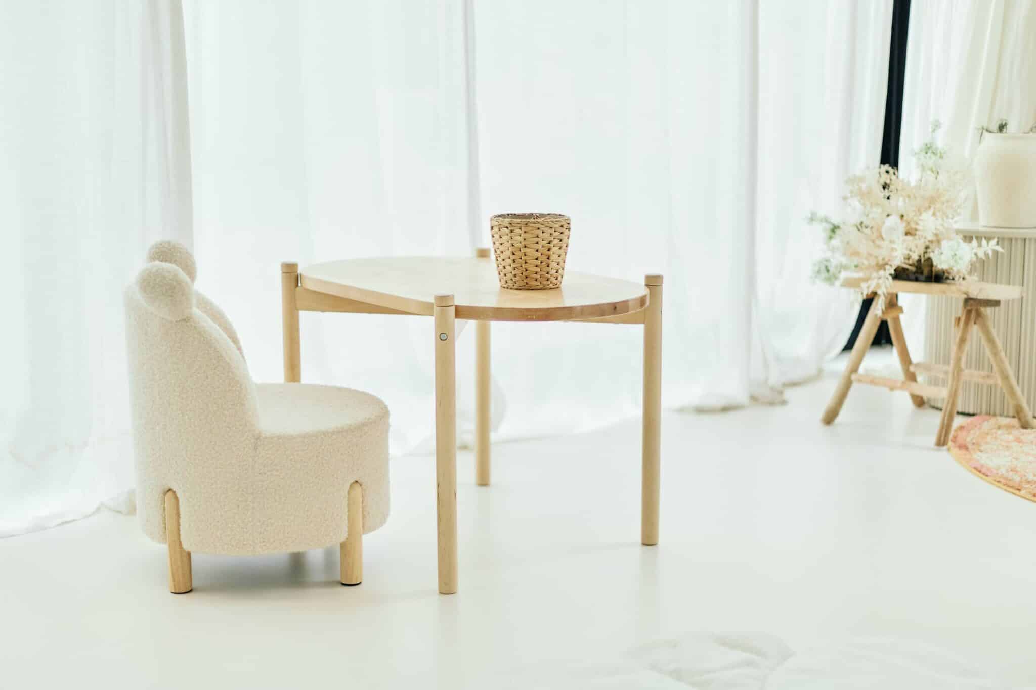 Petite table enfant en bois issue du berceau 2 en 1 évolutif Childhome Teddy Off White