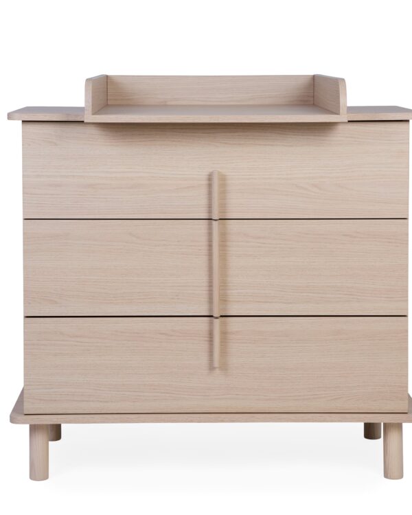 Vue de face de la commode bébé Childhome Nordica Natural avec plan à langer amovible