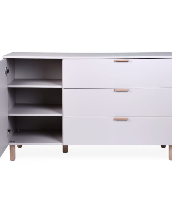 Commode bébé Childhome coloris Clay avec porte ouverte et étagères de rangement