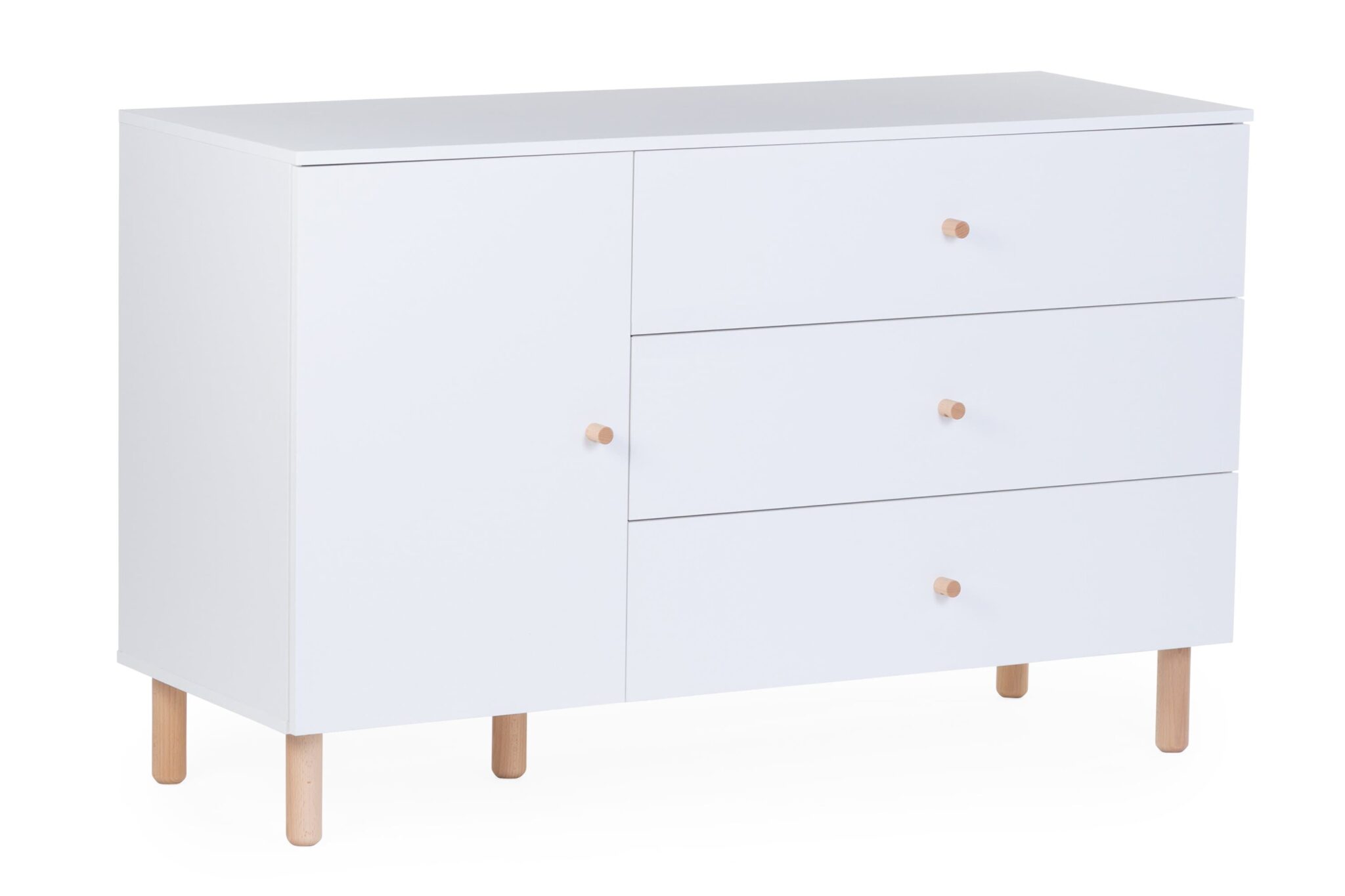 Vue 3/4 de la commode bébé Childhome Wonder White avec trois tiroirs et une porte