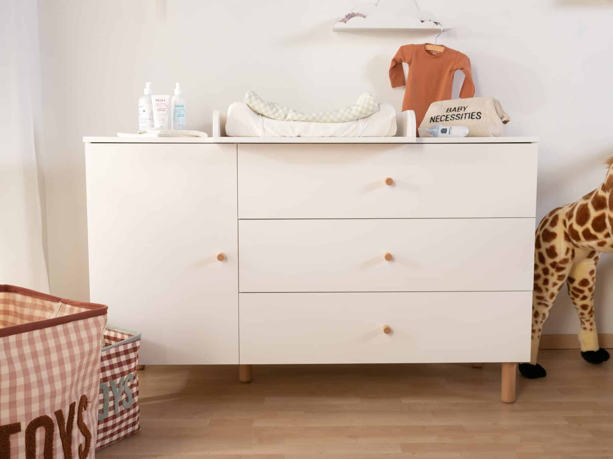 Commode bébé Childhome Wonder White avec plan à langer et accessoires bébé