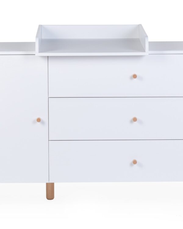 Vue de face de la commode bébé Childhome Wonder White avec plan à langer amovible