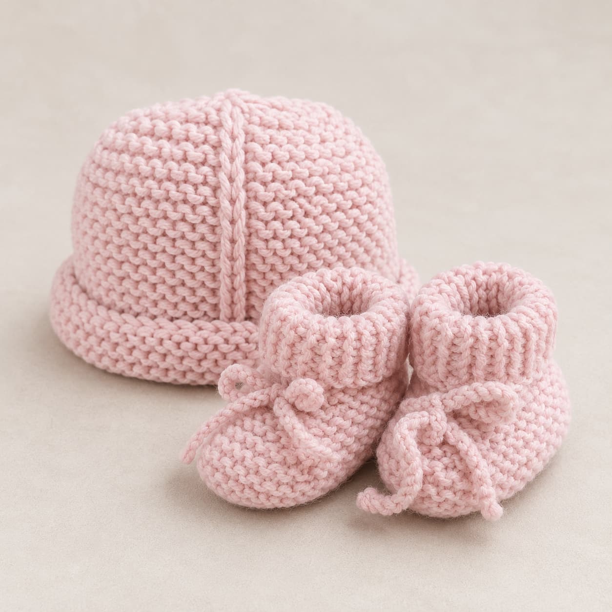 Pack bonnet et chaussons bébé rose ancien en laine mérinos tricotés en France Ma Petite Laine