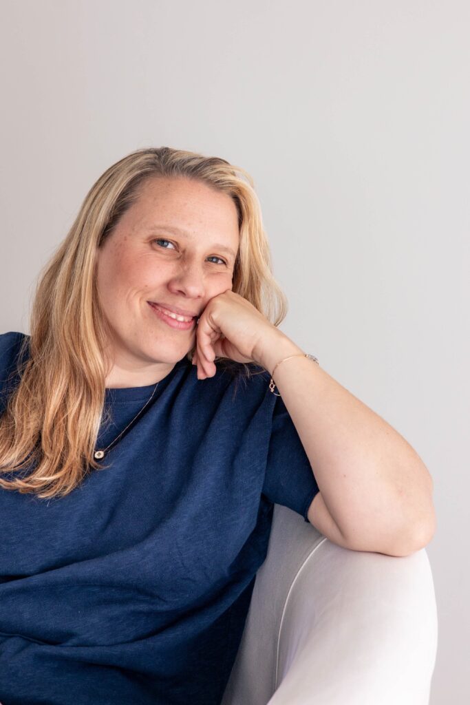 Portrait de Sarah, sage-femme, pour le blog Naissantiel rédigé avec des professionnelles de la naissance